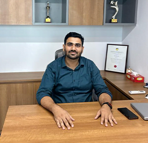 Waleed Karbelkar - Vice President Of Operations in 21 storeys